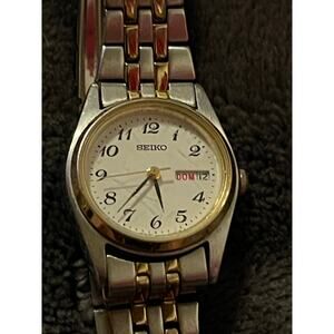 Vintage Seiko 7N83-0011 Day DateTwo Tone Quartz Watch 24mm